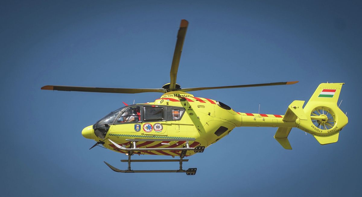 Mentőhelikopter is érkezett az M3-ason történt balesethez