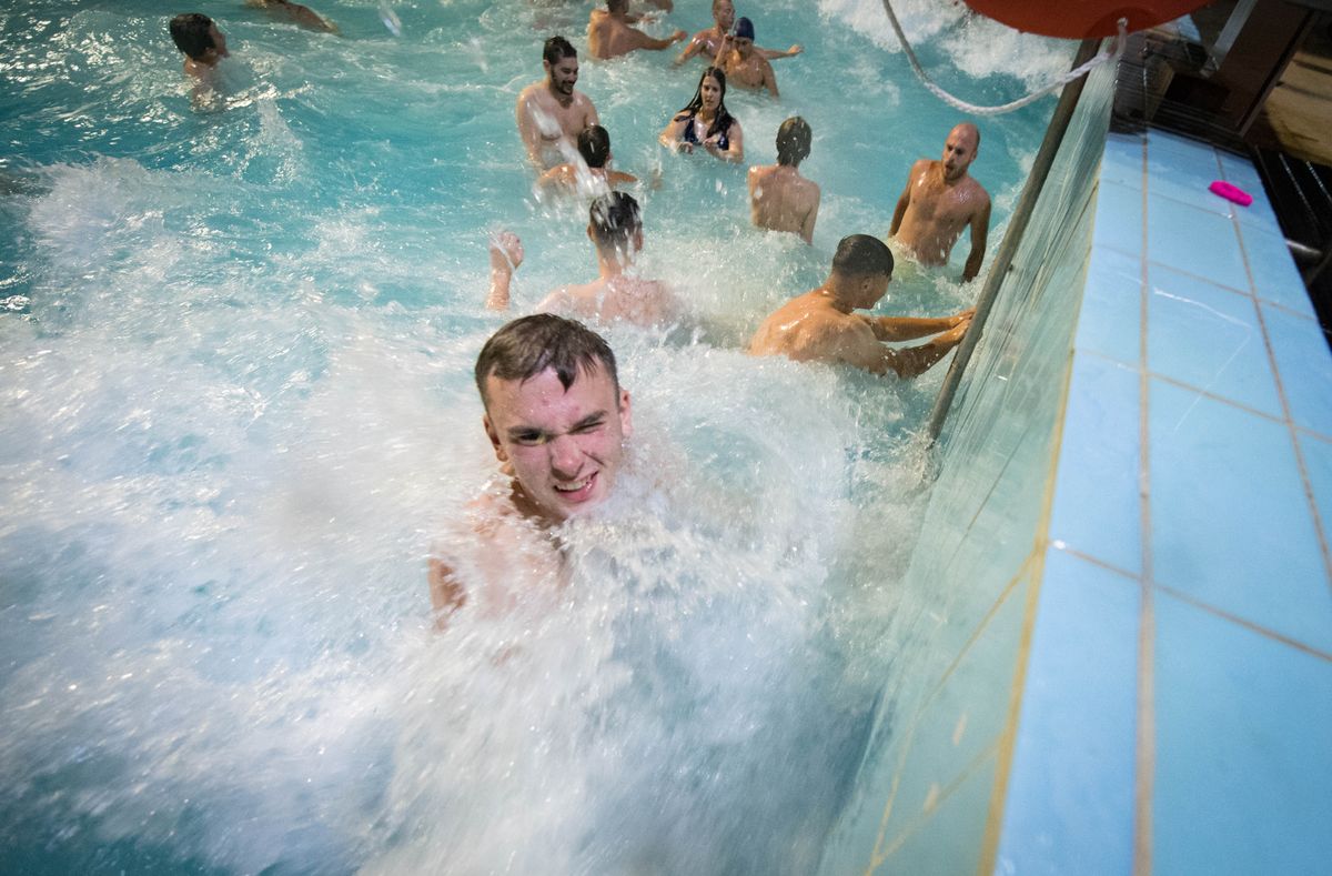 Népszerű volt a strand látogatóinak körében a hullámmedence is