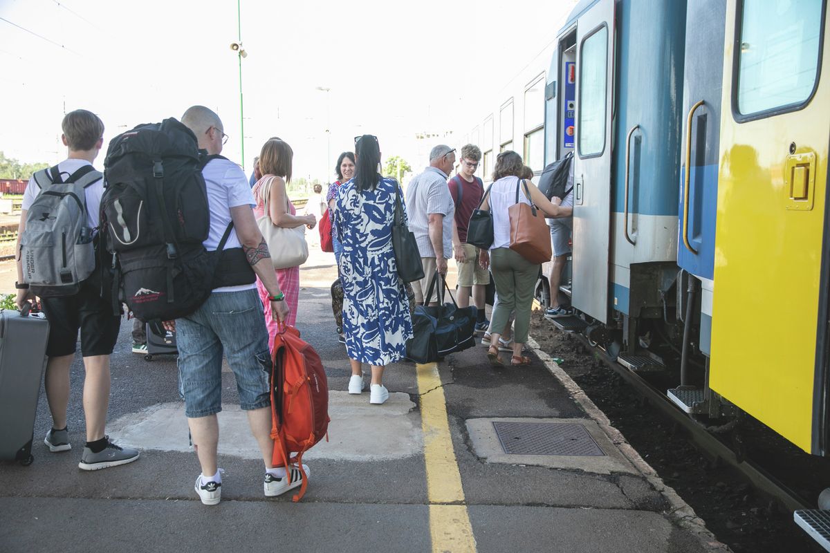 Az utasok alig várják, hogy leszállhassanak a klíma nélküli vonatokról
Balaton utazás Debrecen