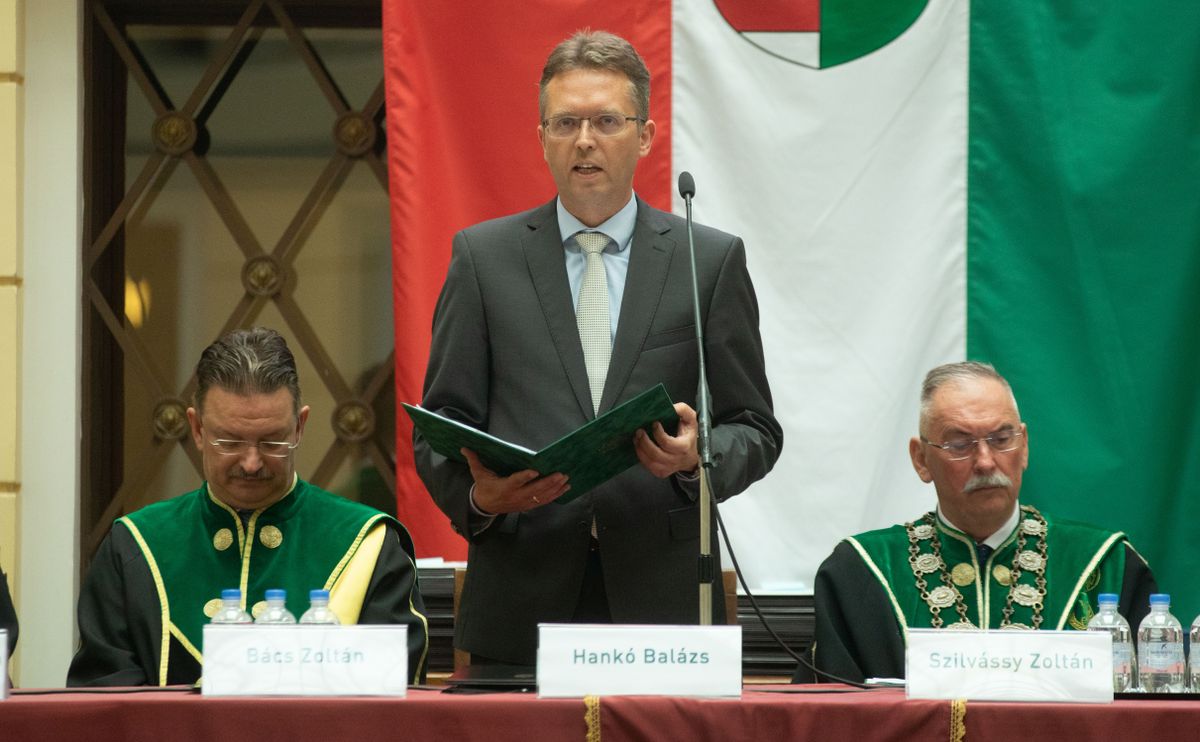 Hankó Balázs kulturális és innovációs miniszter köszöntötte a végzetteket a diplomaosztó ünnepségen Debrecen haon