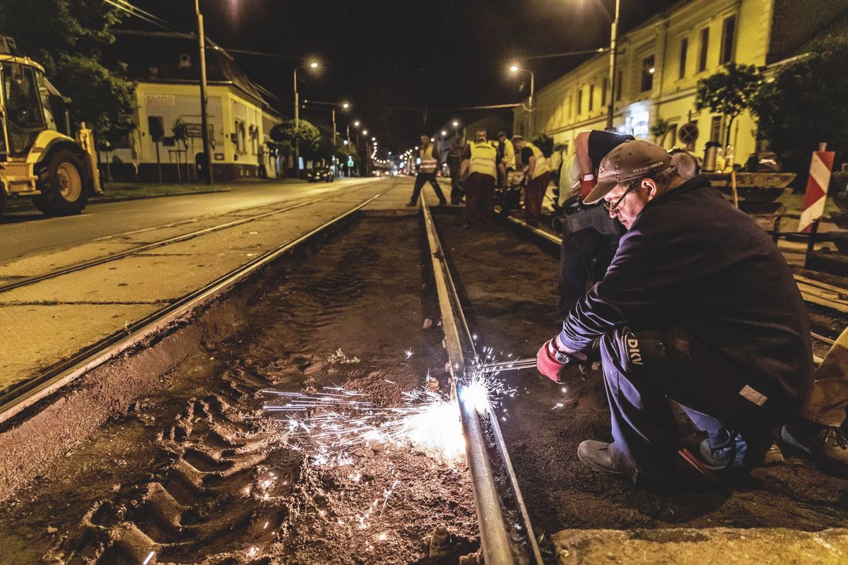 A DKV az 1-es villamos teljes vonalán pályafelújítást végzett nemrég