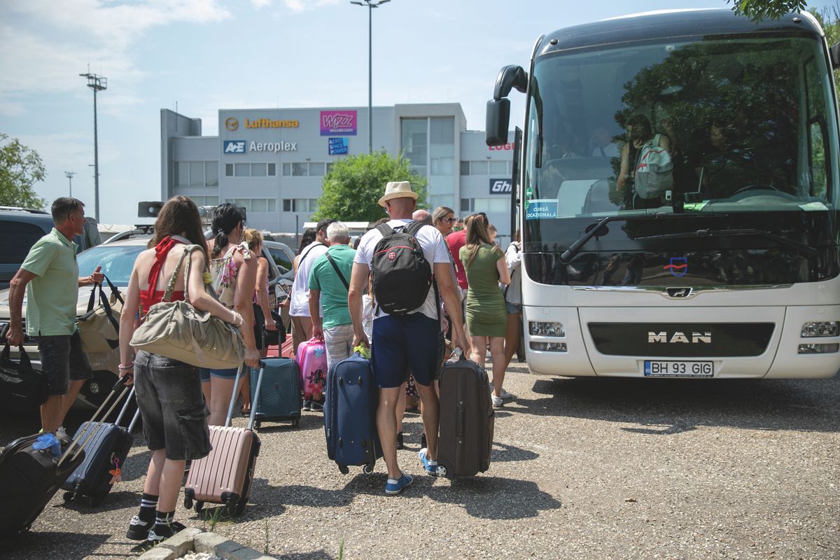 A debreceni repülőtér utasainak buszos transzferre is volt lehetősége a zárás ideje alatt