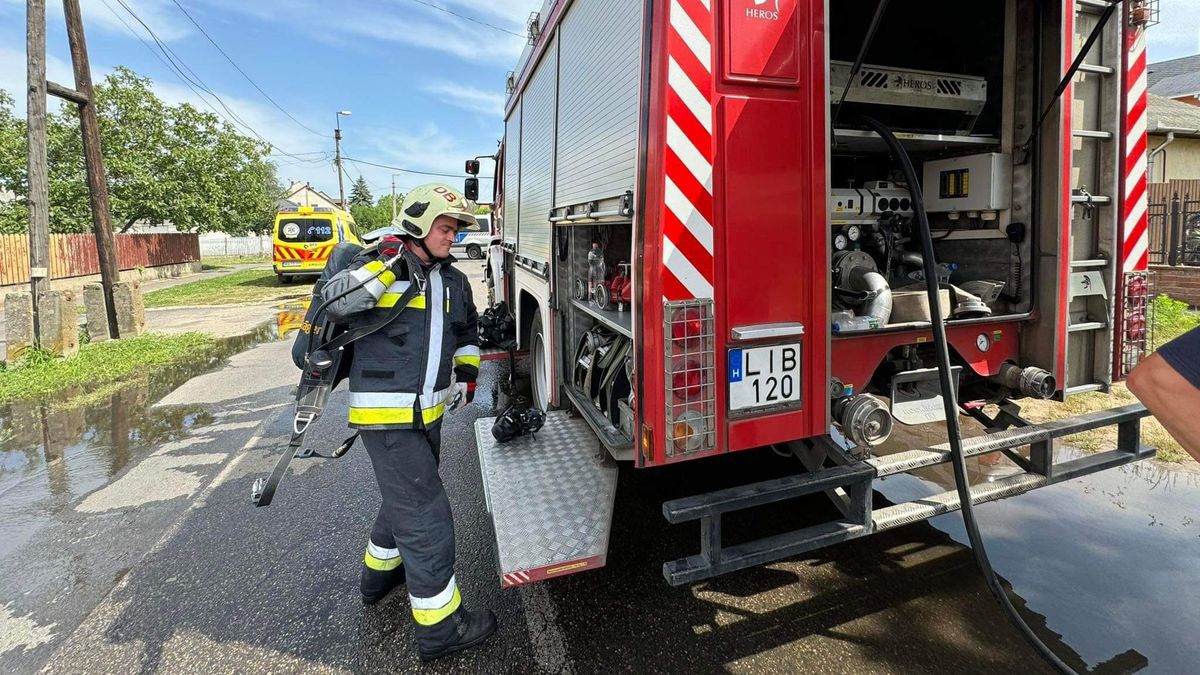 Kigyulladt autóhoz is siettek a vármegyei tűzoltók pénteken