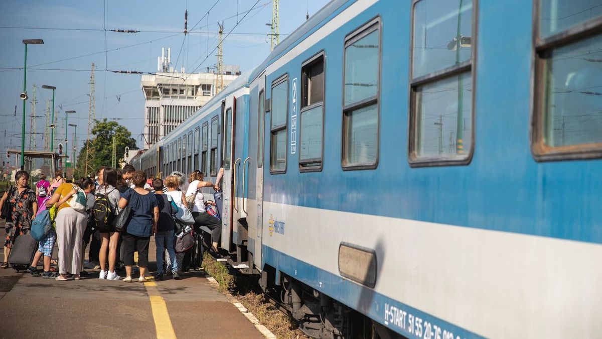 Még lehetnek késések, de a MÁV közleménye szerint fokozatosan helyreáll a vonatok menetrendje 