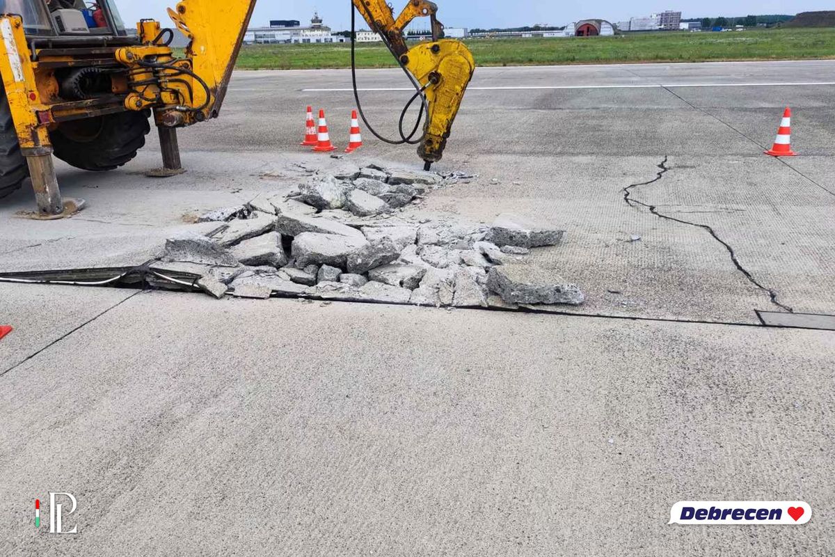 Megsérült a beton a debreceni repülőtér futópályáján