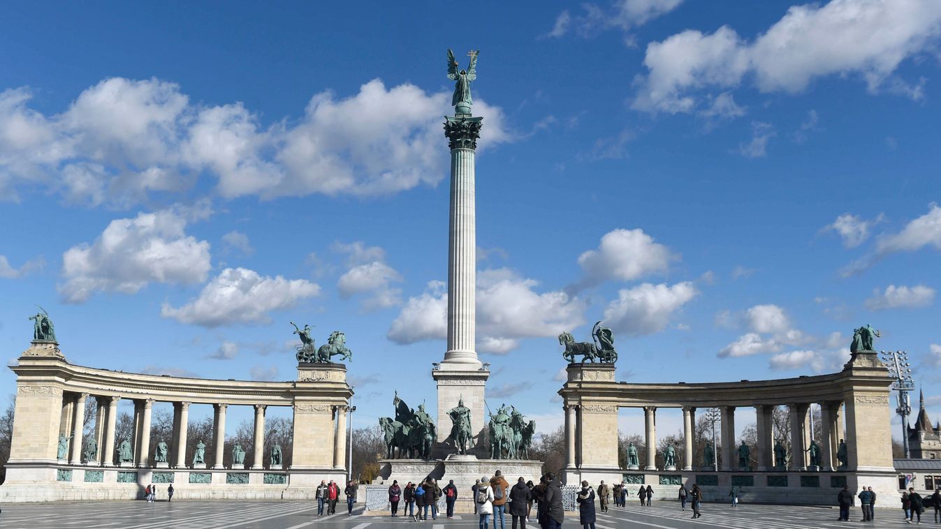 Leemelik és restaurálják Gábrielt, a Hősök tere arkangyalát (videó)