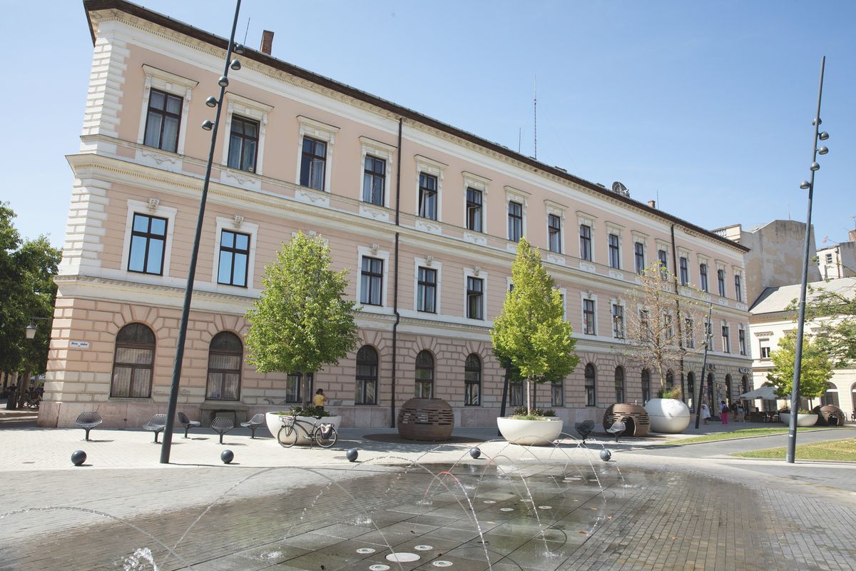 Új funkciót kaphat a Dósa nádor tér 