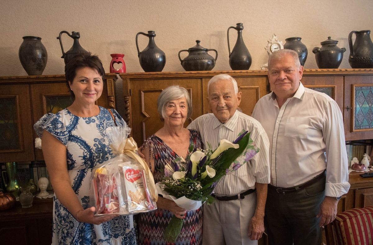 Úr Attilát (középen) Majoros Petronella és Czeglédi Gyula köszöntötte Hajdúszoboszlón