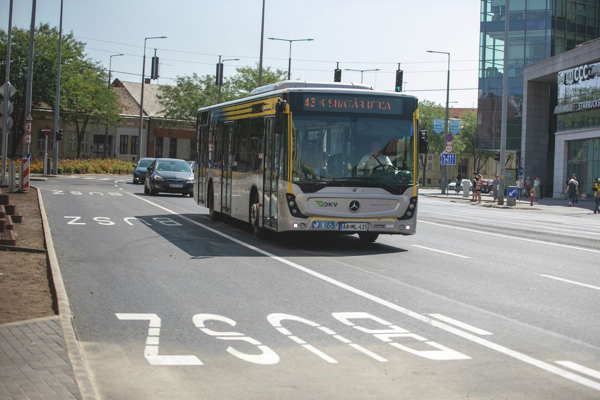 debrecen buszsáv hunyadi utca