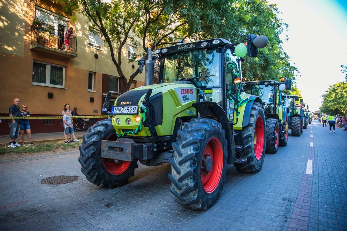 Hatalmas traktorok vonultak végig Hajdúböszörményen