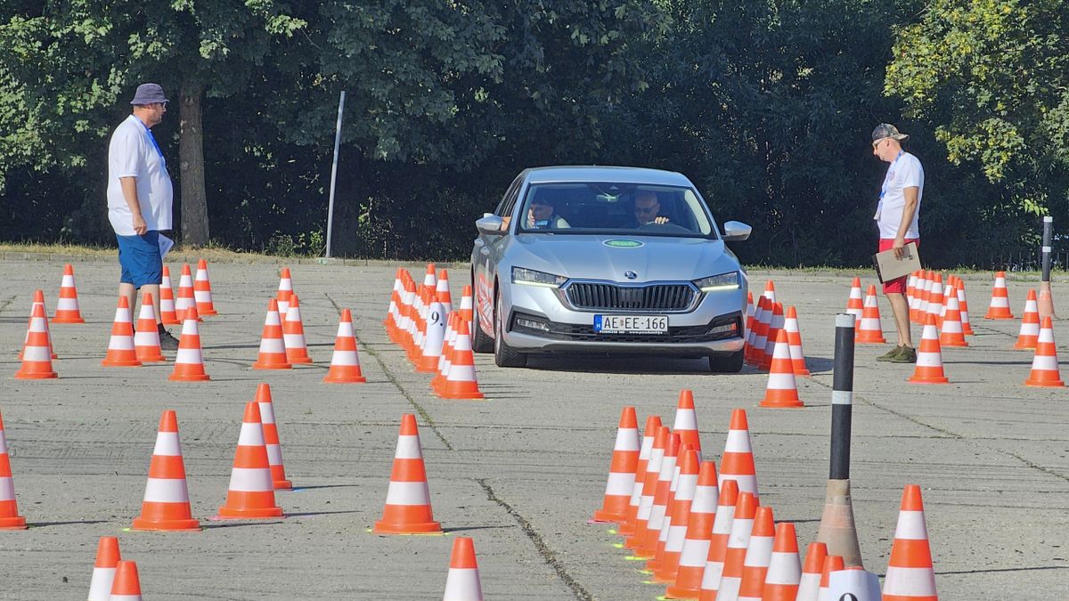 Közlekedik a család: autós ügyességi feladat is volt a versenyszámok között