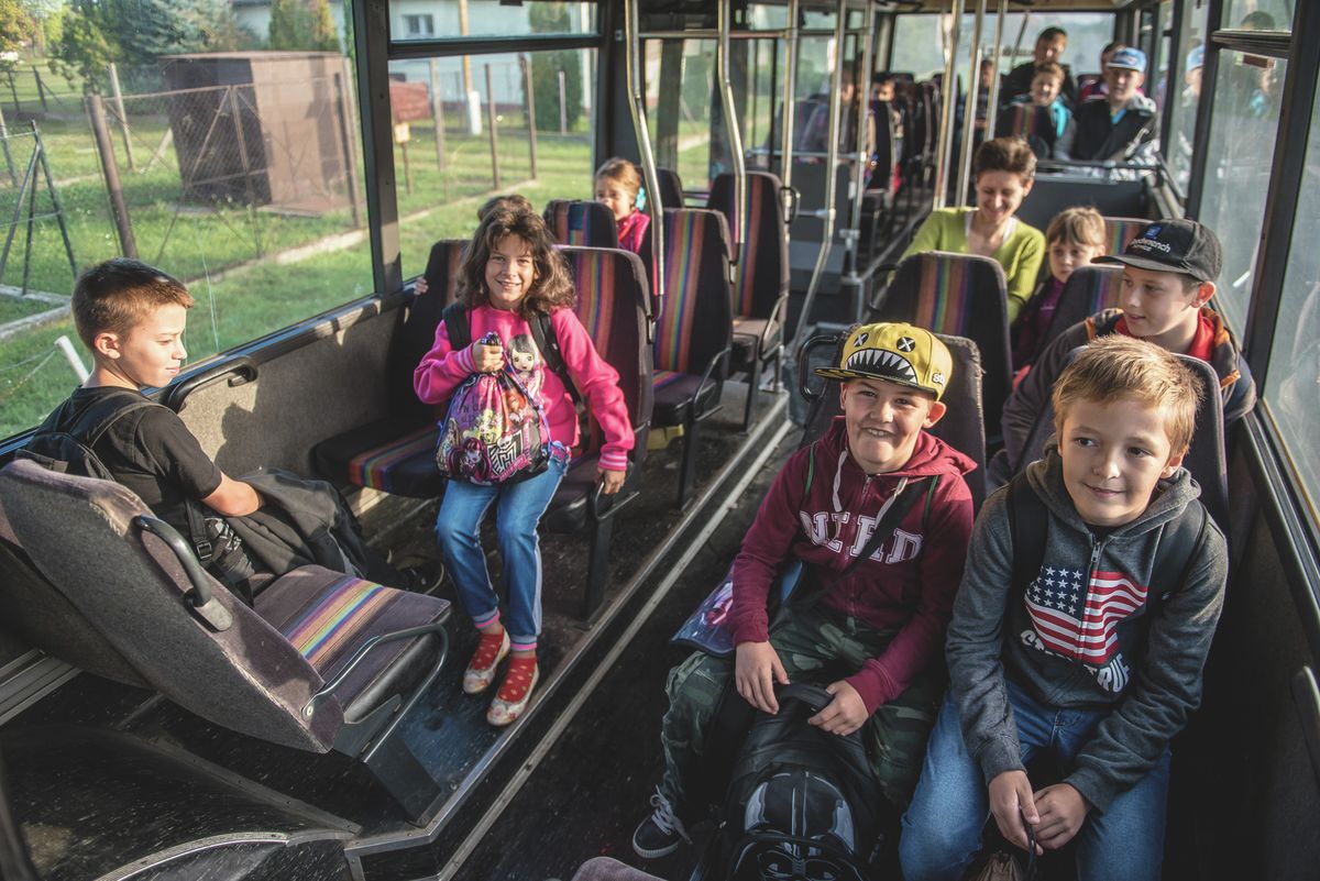 Az általános iskolásokat ingyenes buszjárat viszi suliba