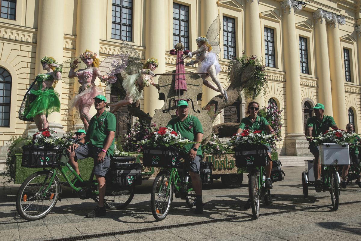 Idén is a Magyar Posta virágkocsija lett a legszebb a Debreceni Virágkarneválon