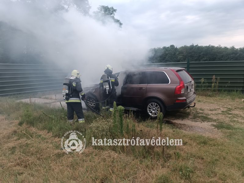 Kigyulladt autóhoz is vonult pénteken a hajdú-bihari katasztrófavédelem