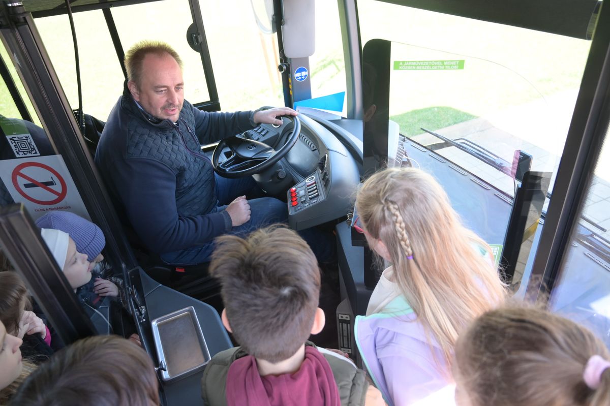 A buszvezetőknek is meg kell szokniuk az új rendszert Debrecen haon