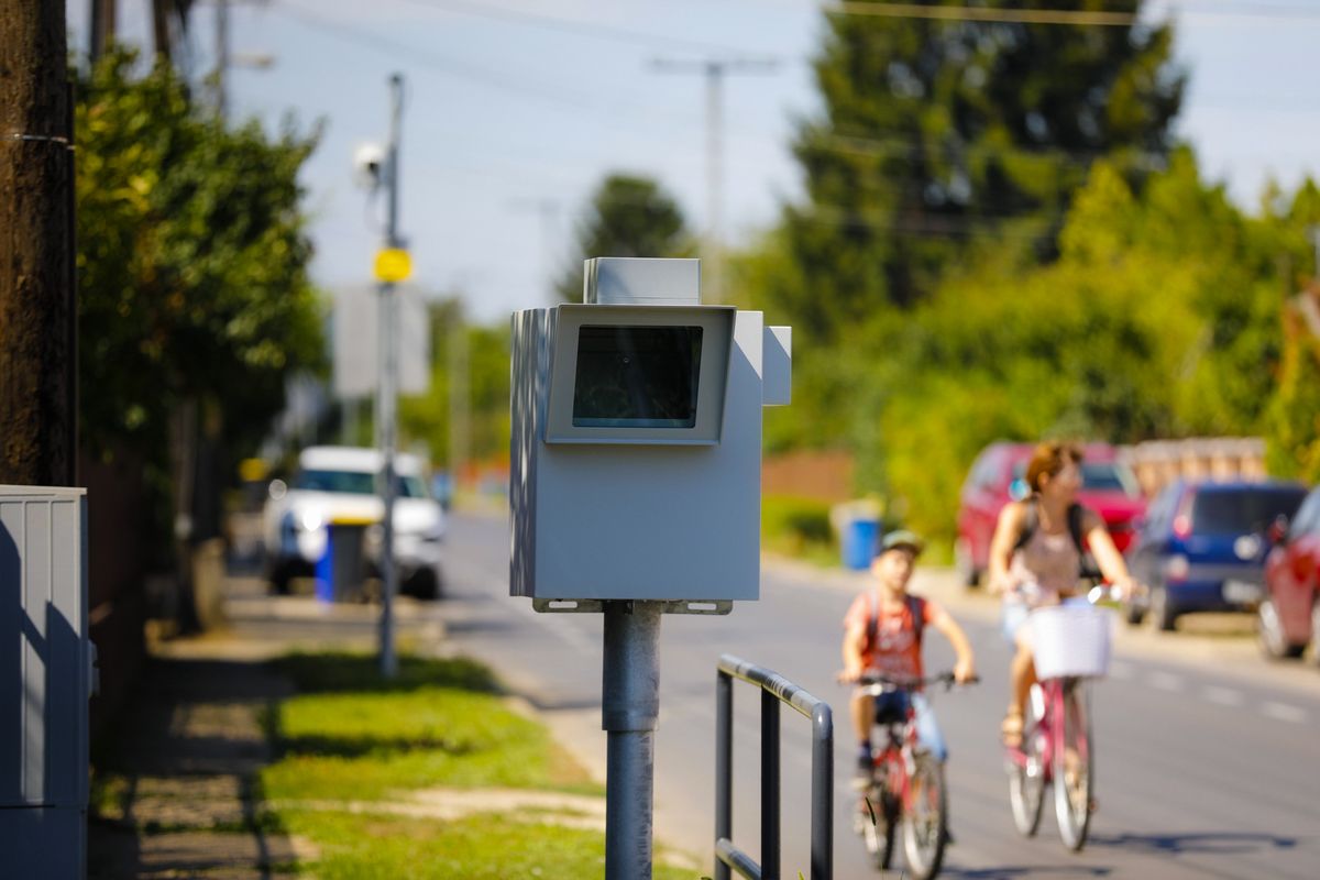 Sokan megkérdőjelezik, aktív-e a józsai Sillye Gábor utcában elhelyezett traffibox
közlekedés Haon 