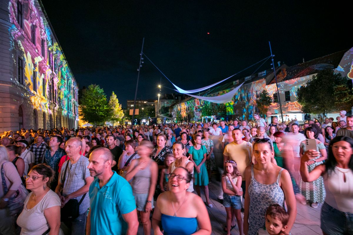 Hatalmas érdeklődés övezte az éjszakai fényfestést