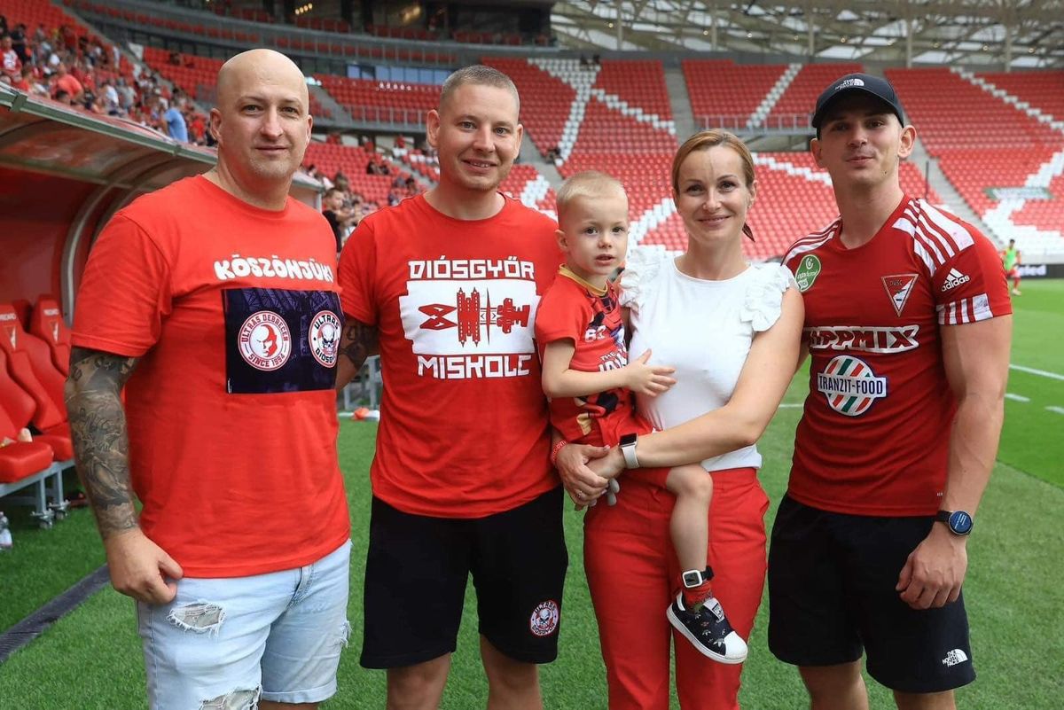 Micskó Benjámin, Beni, ultras, szurkolók, jótékonyság, gyűjtés, adomány, Diósgyőr, DVTK, DVSC, Debrecen, betegség, Loki, Debreceni VSC, Duchenne, izomsorvadás, Gyűjtés Beninek, szurkolói összefogás, Mentsük meg Benit