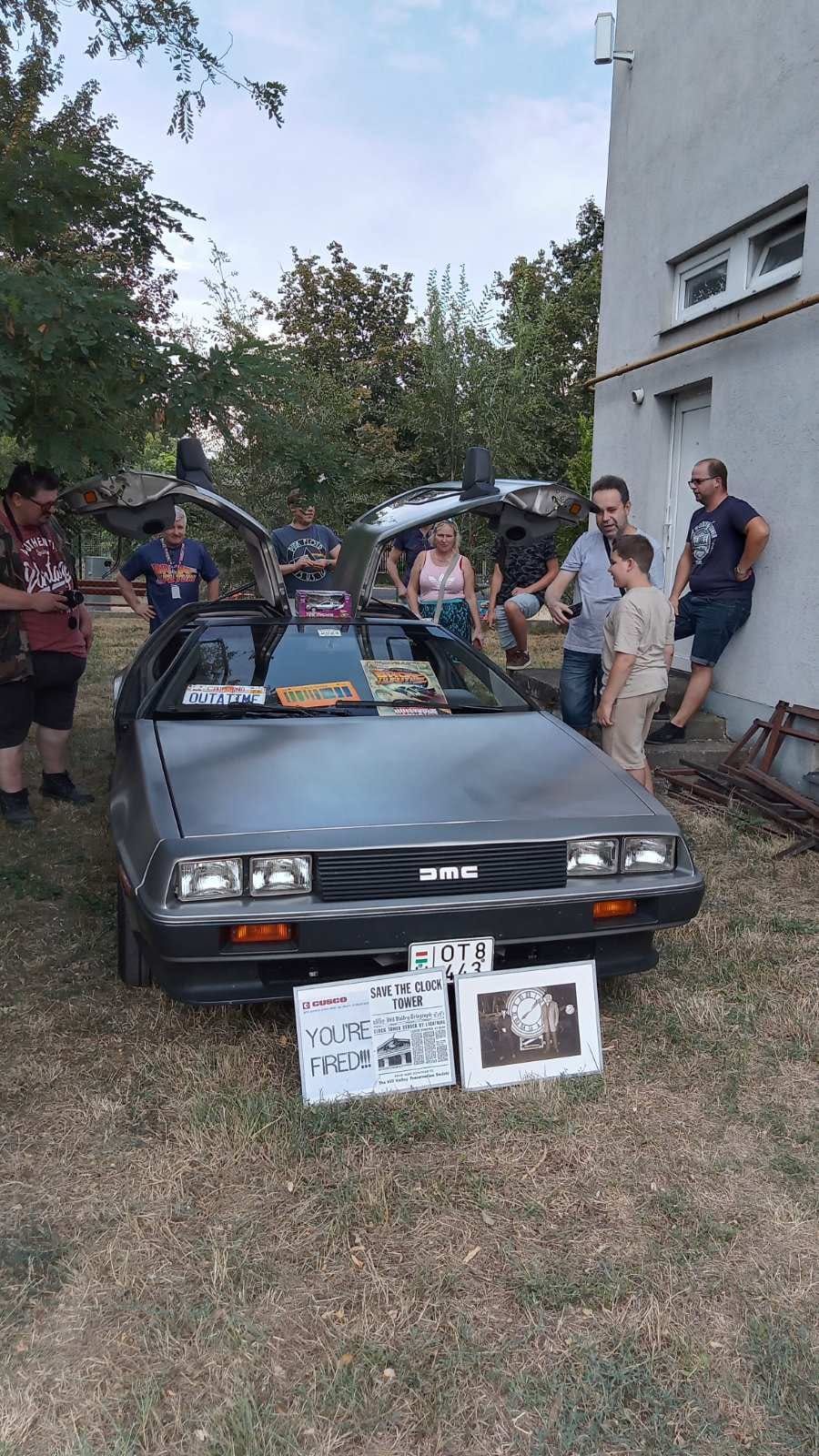 Vissza a jövőbe-találkozót tartottak a DEMKI Kismacsi Közösségi Házban, még egy DeLorean is begurult