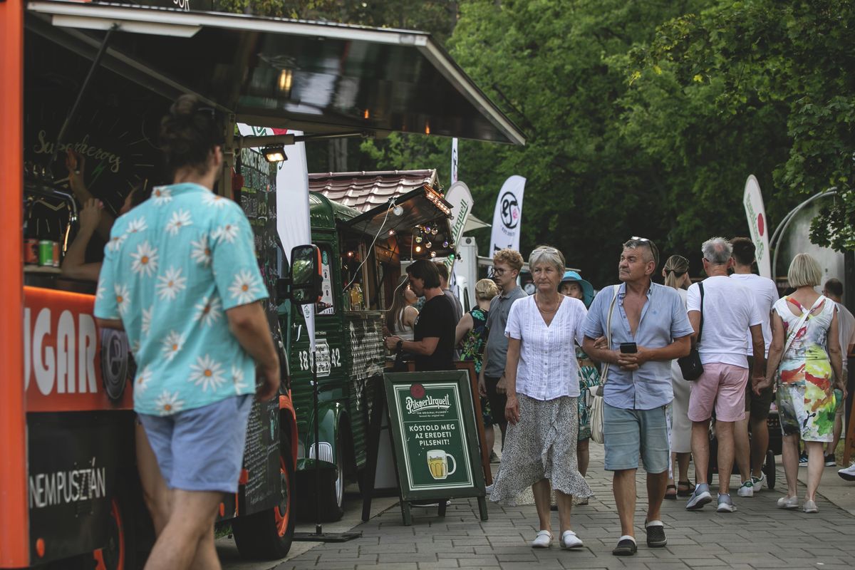 Beer by Lake, debrecen, nagyerdei sörkert, sör, pálinka, debreceni virágkarnevál