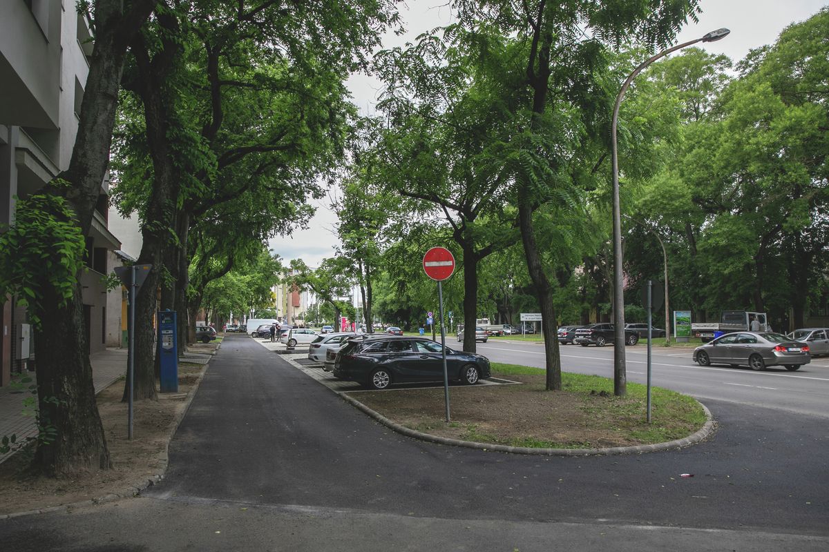 Magára zárta az autó egy kisgyerek a Hatvan utcán, ki kellett hívni a tűzoltókat