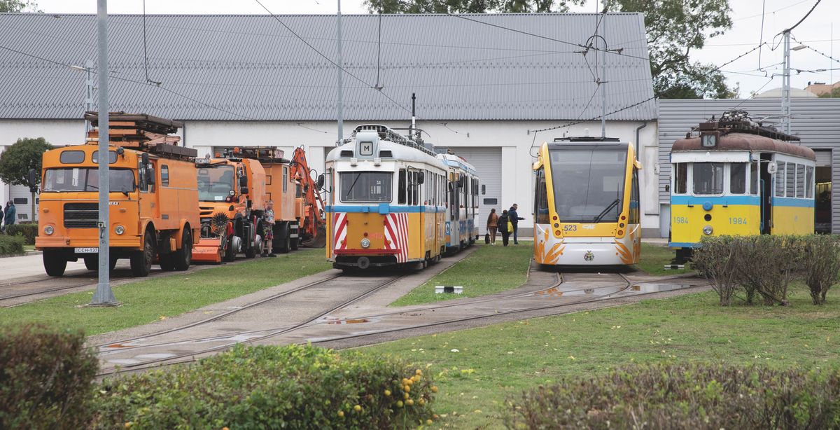 Az újabbak mellett a DKV régi járműveit is meg lehetett tekinteni