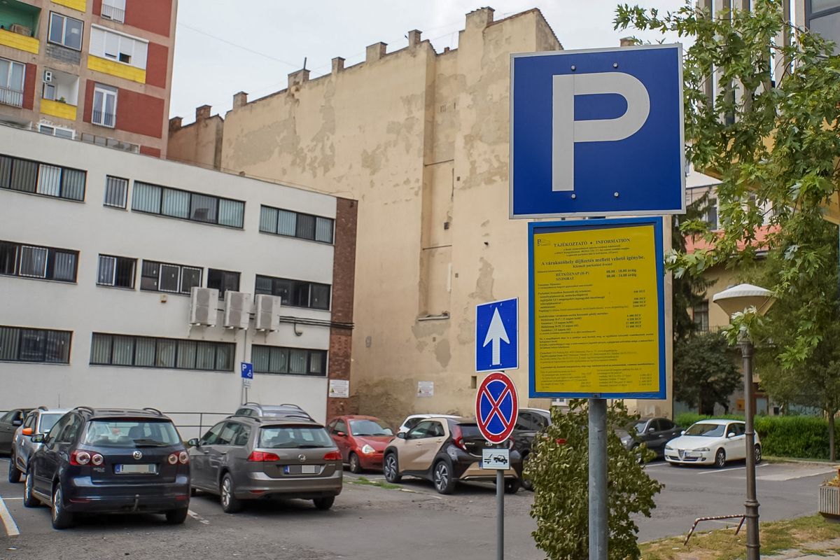 Debrecen Jászai Mari téri parkoló haon