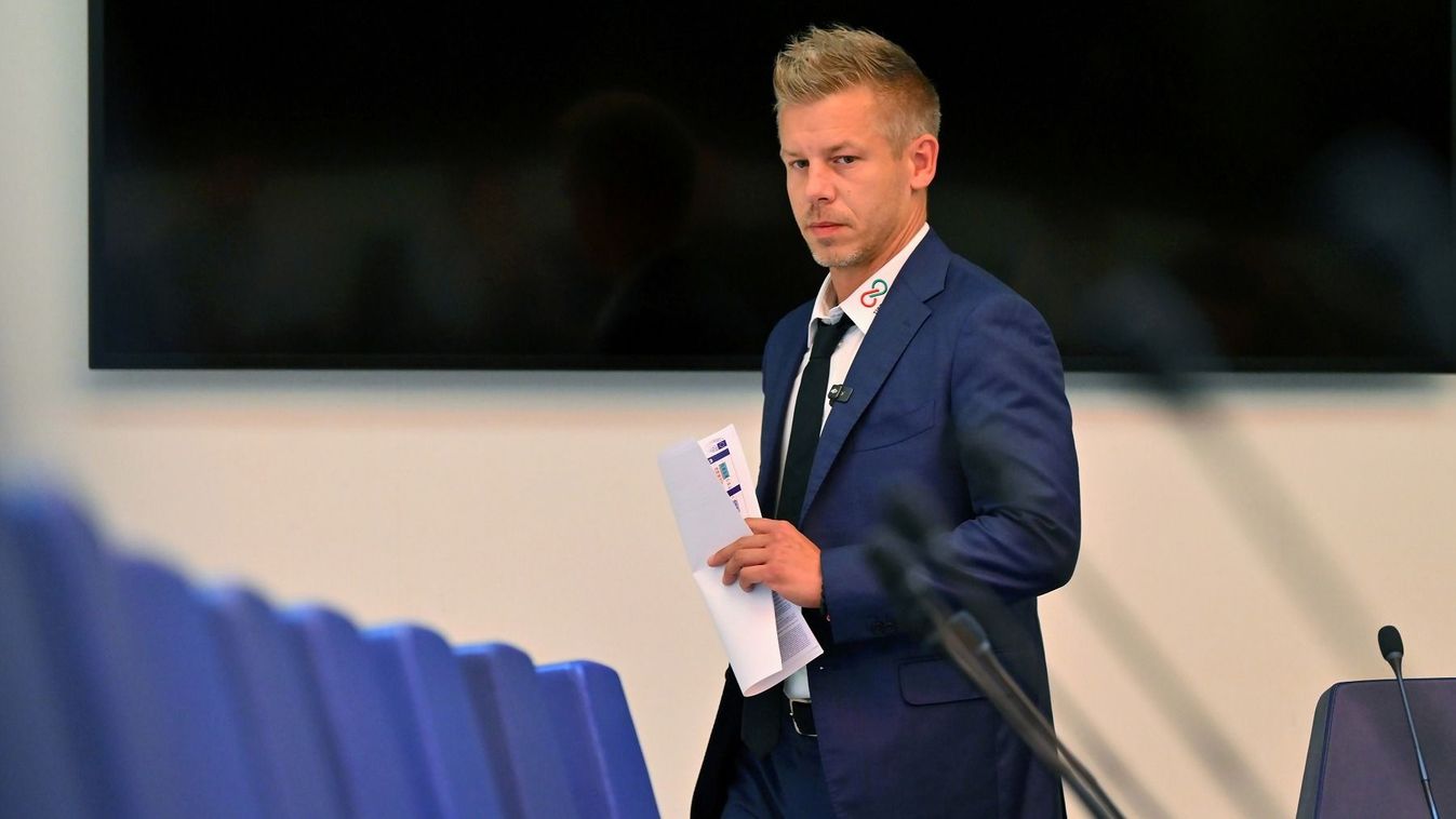 Magyar Péter a Diákhitel Központ vezetőjeként kötött szerződéseket mostani emberének cégeivel (videó)