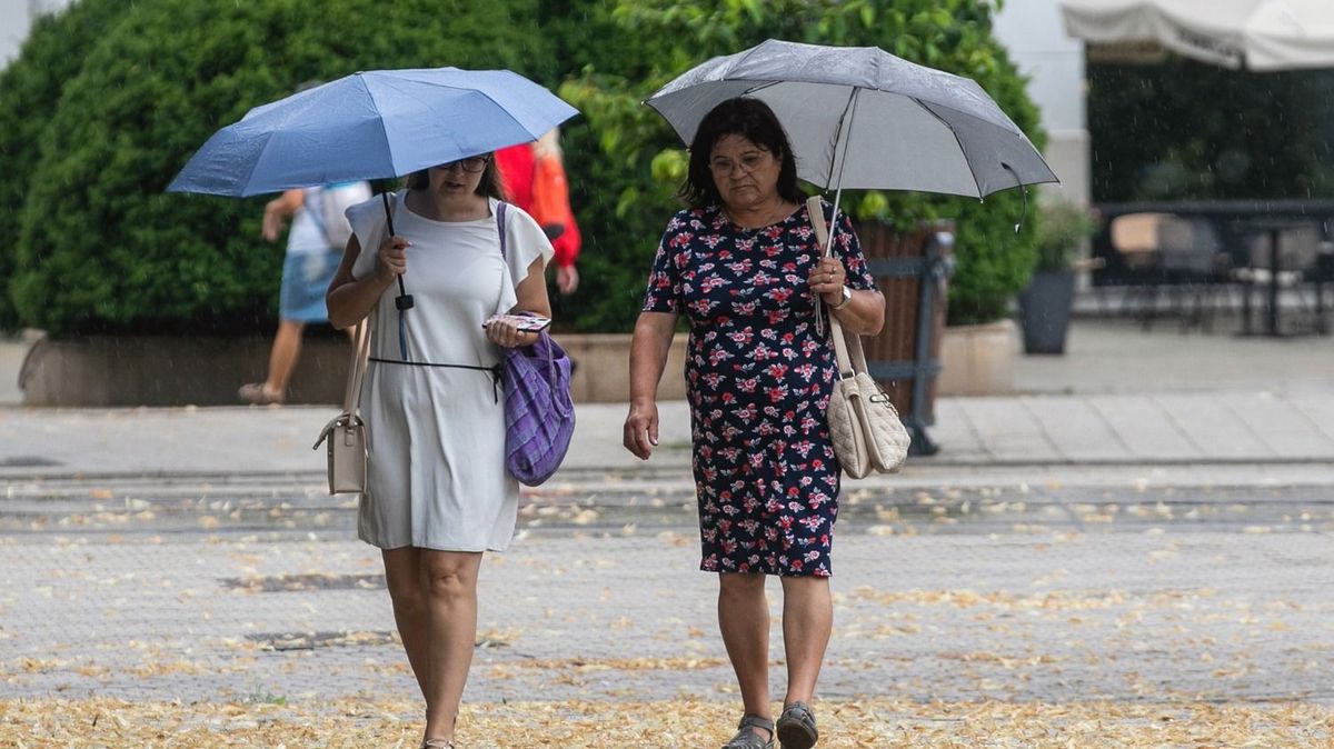 Jó esély van rá, hogy pénteken leszakad az ég Debrecenben