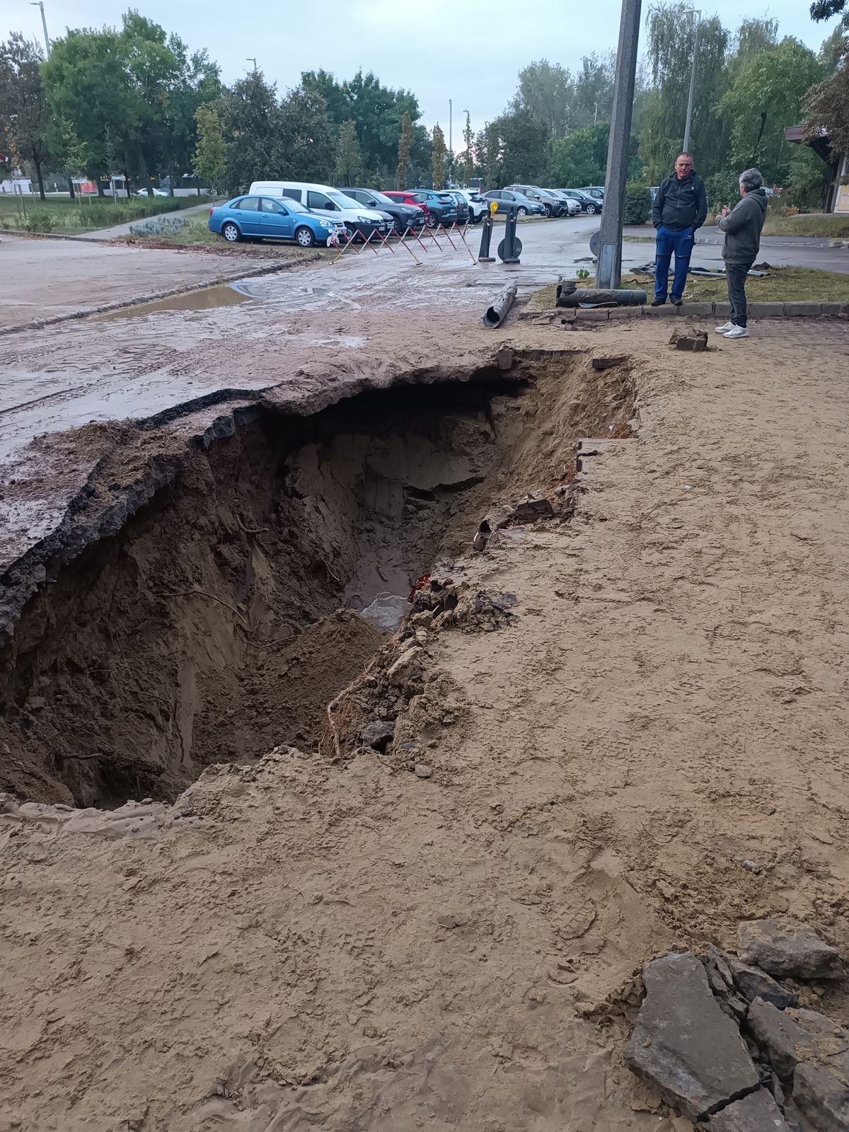 Egy nagyobb területet kellett felásni a csőtörés miatt