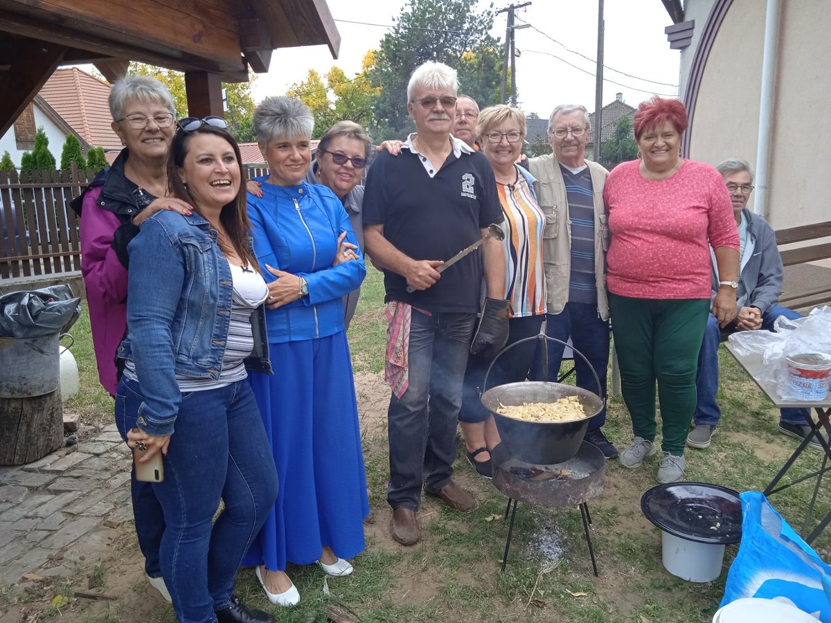 Idén hat csapat tagjai igyekeztek minél finomabb slambucot főzni