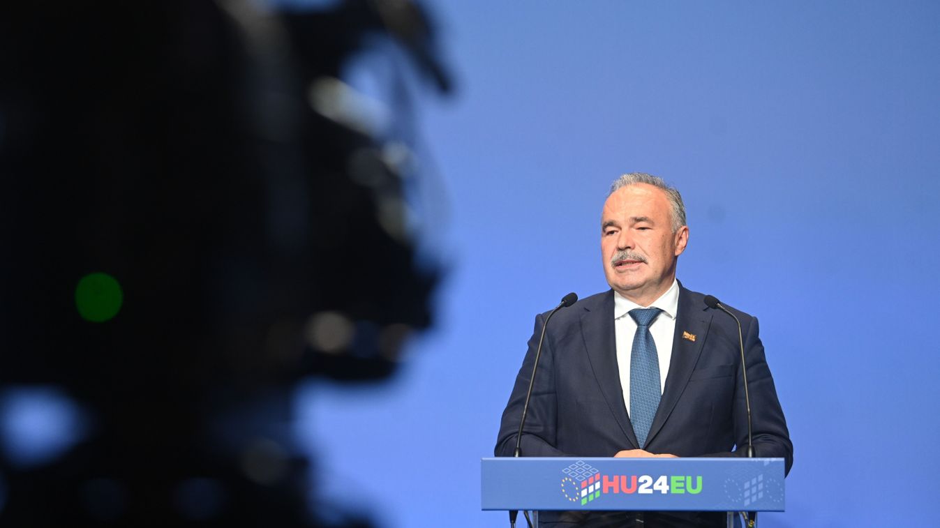 Nagy István: folytatódik a települések zöldvagyonát gyarapító program