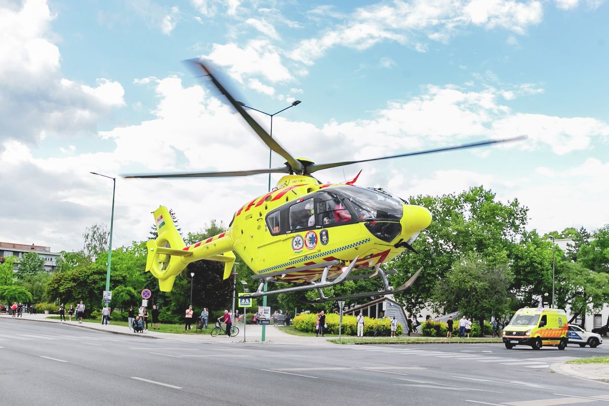 A véradás ideje alatt a mentőhelikoptert is meglehet majd nézni