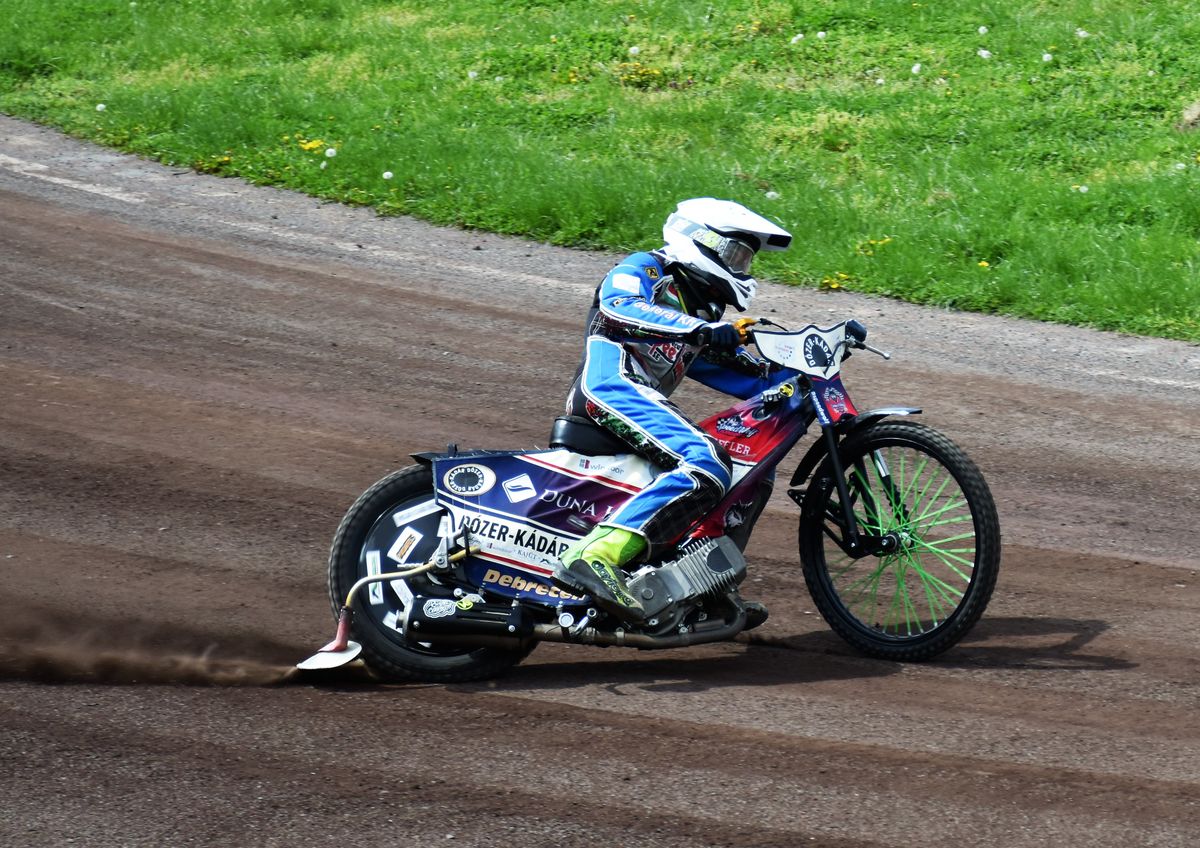 Lovas Zoltán, salakmotor, SpeedWolf, Debrecen, speedway, csigolyatörés, Lovas Zoltán sérülés