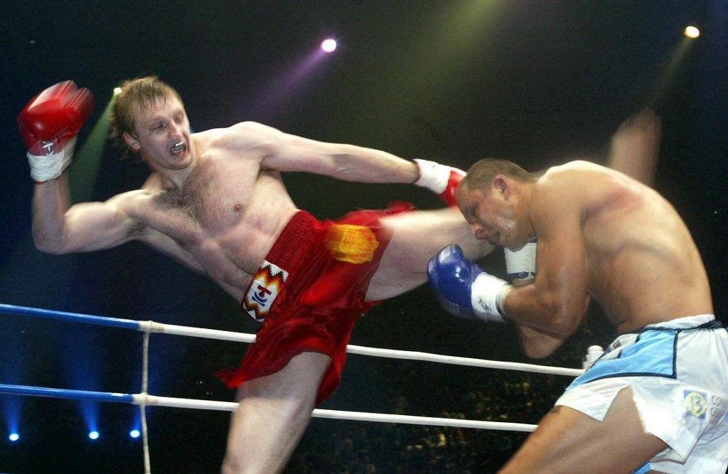 Visszatér a K-1 World Grand Prix, a kick-box versenyt 2024 végén rendezik meg Tokióban. A fotón az orosz Alekszej Ignasov és a francia Cyril Abidi látható a 2003-as versenyen