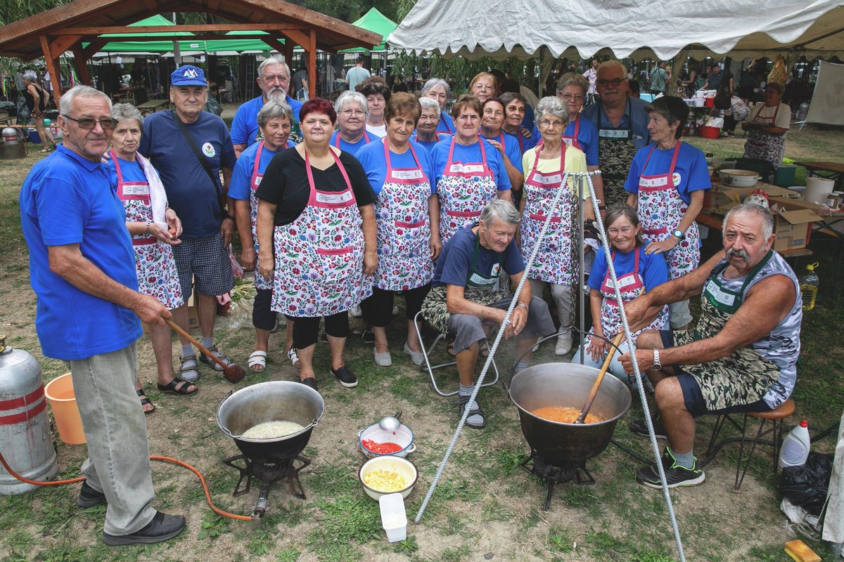 Idén újra megtartották a tiszacsegei harcsapaprikás-főző fesztivált