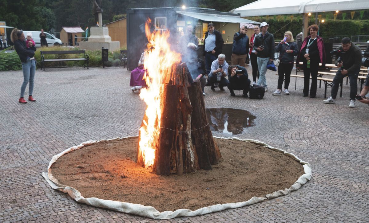 Tábortüzet is tartottak az Alumni Fesztiválon