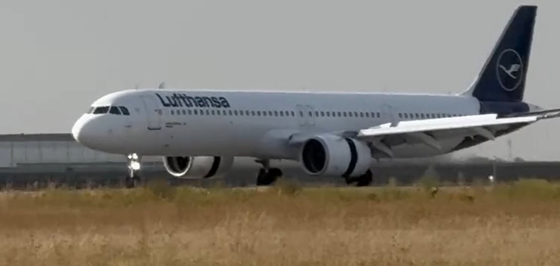 A videón látható Airbus A321neo repülőgép az A320 család egyik legnagyobb tagja