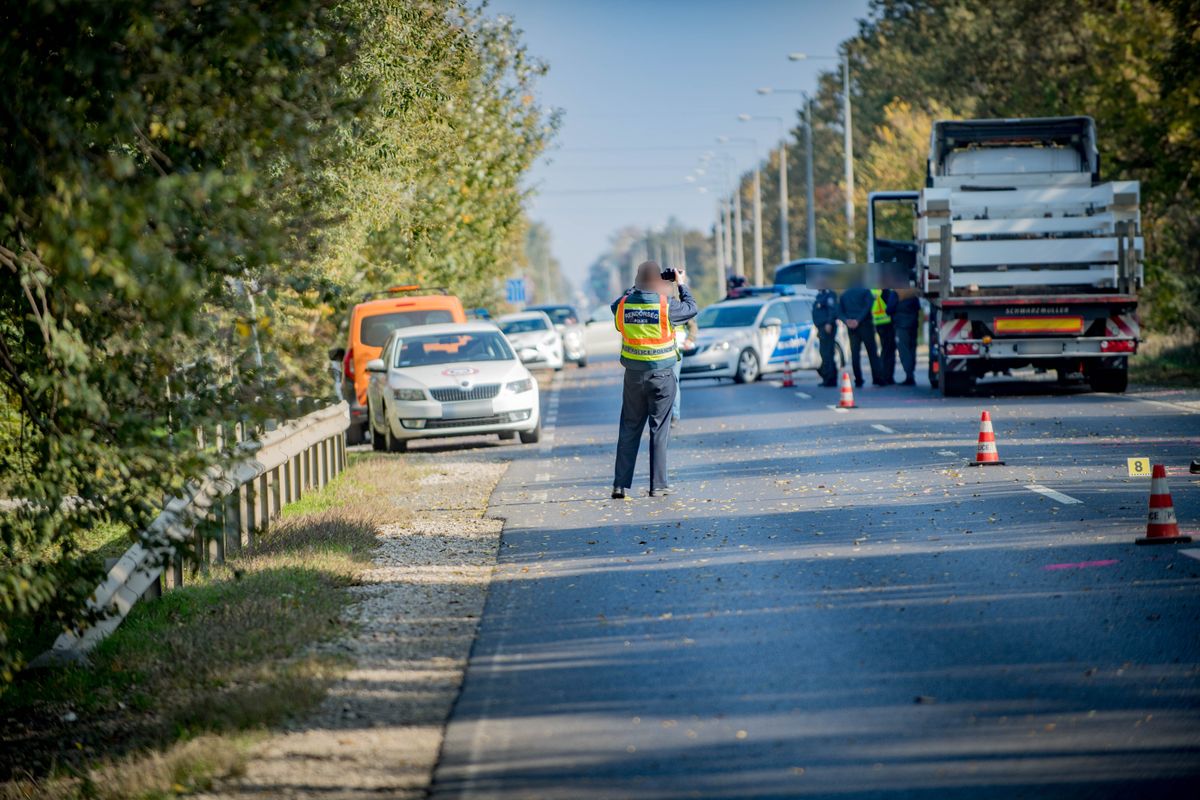 A halálos baleset helyszínén több órán keresztül útzár volt érvényben