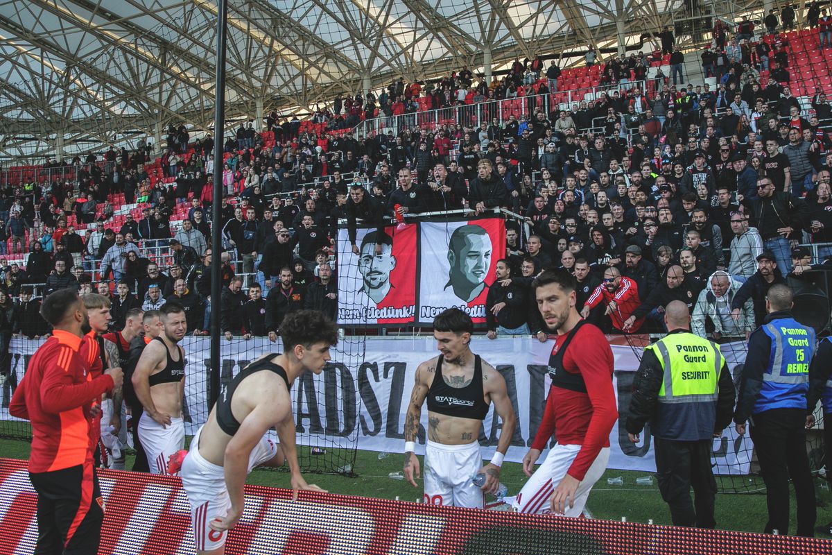 A játékosokról lekerültek a mezek