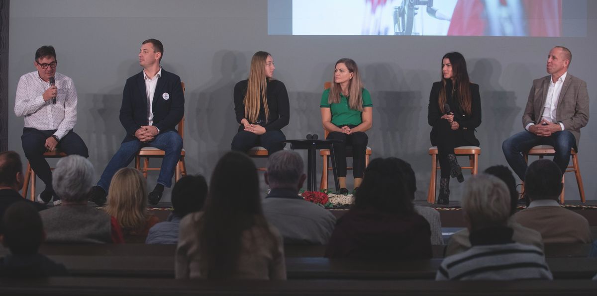 Hátrányból előny, talkshow, paralimpia, paralimpikon olimpikon, sport, Széles Diána, Oláh István, Konkoly Zsófia, Osváth Richárd, Molnár Nikoletta, Kerekes Gréta, Becsky András, Szabó László, DSI Debrecen, állatok világnapja, beszélgetés a Nagytemplomban