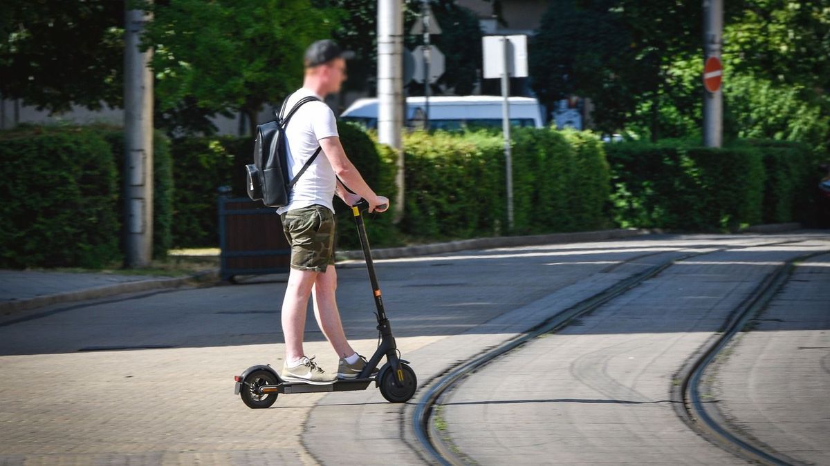 közlekedési baleset, balesetmegelőzés, e-roller, elektromos roller, kerékpár, Debrecen, Hajdú-Bihar