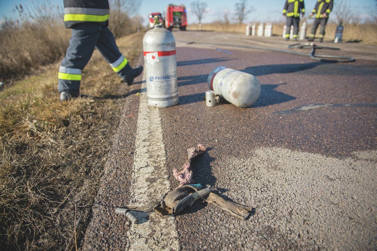 Gázpalackokkal esett el egy motoros Kabán, ehhez az esethez is vonult vasárnap a katasztrófavédelem