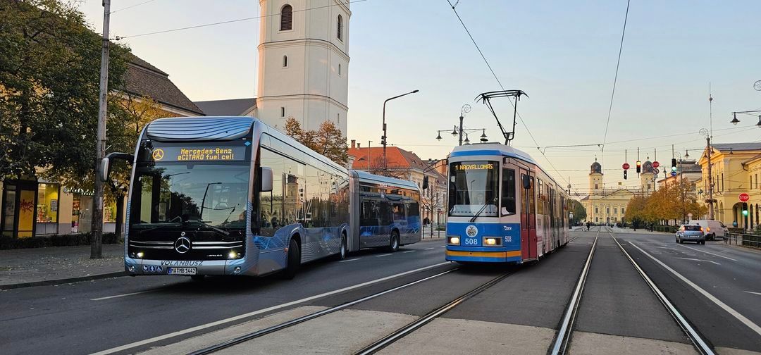 Új buszt tesztel a DKV, ingyenesen lehet használni két vonalon is