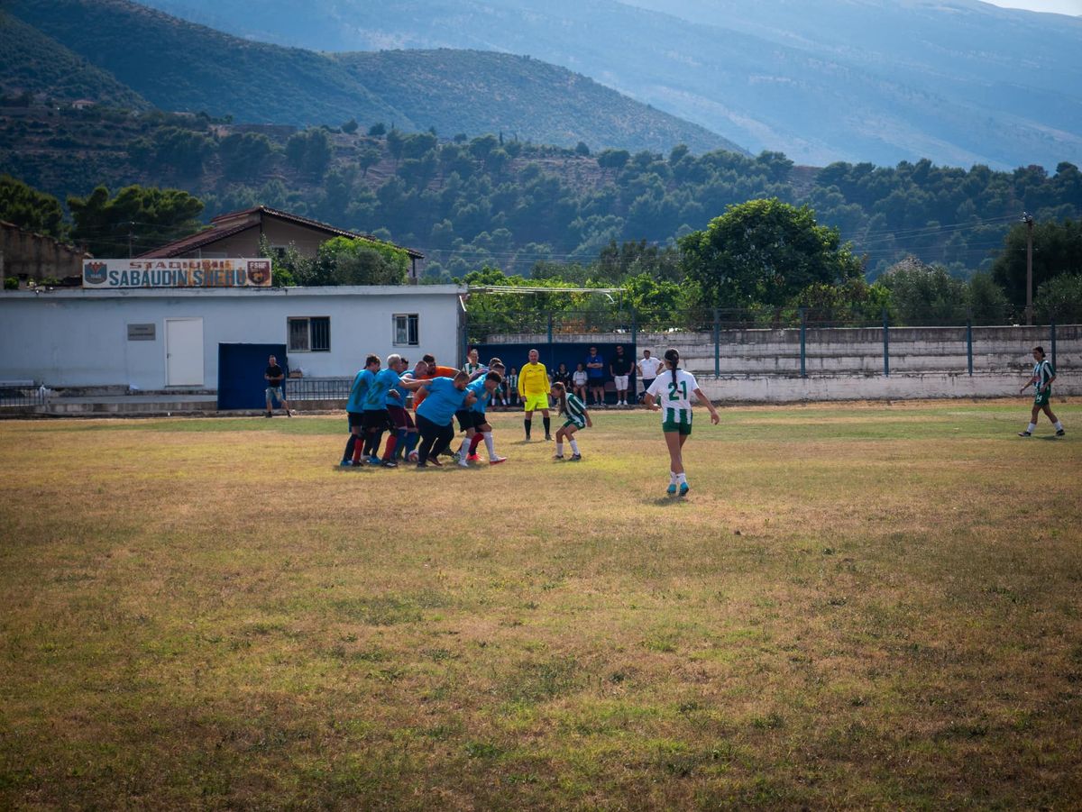 A híres trójai faló „taktika”, középen Kenderesi Dáviddal