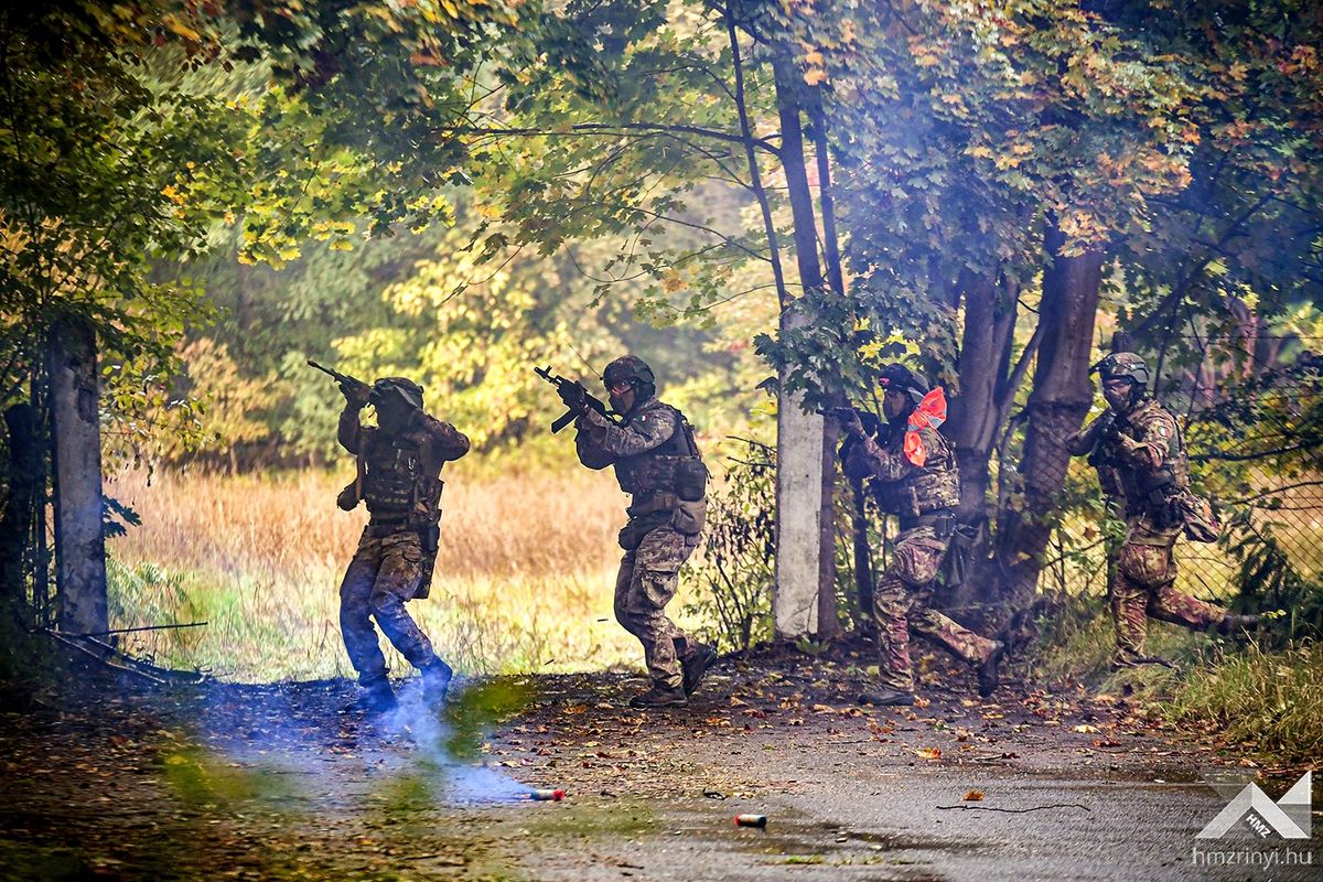 Az épületharcászatot gyakorolták magyar és olasz katonák Hajdúsámsonban