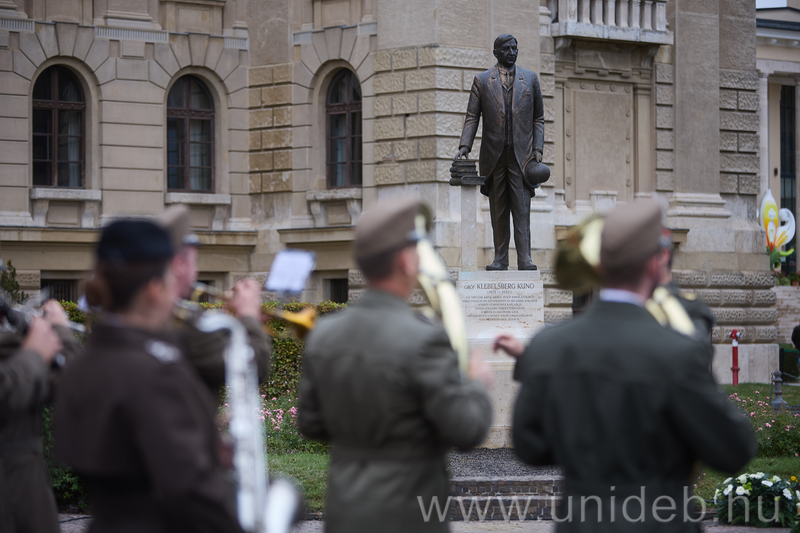 Gróf Klebelsberg Kunó halálának évfordulóján koszorúzással emlékezett a Debreceni Egyetem