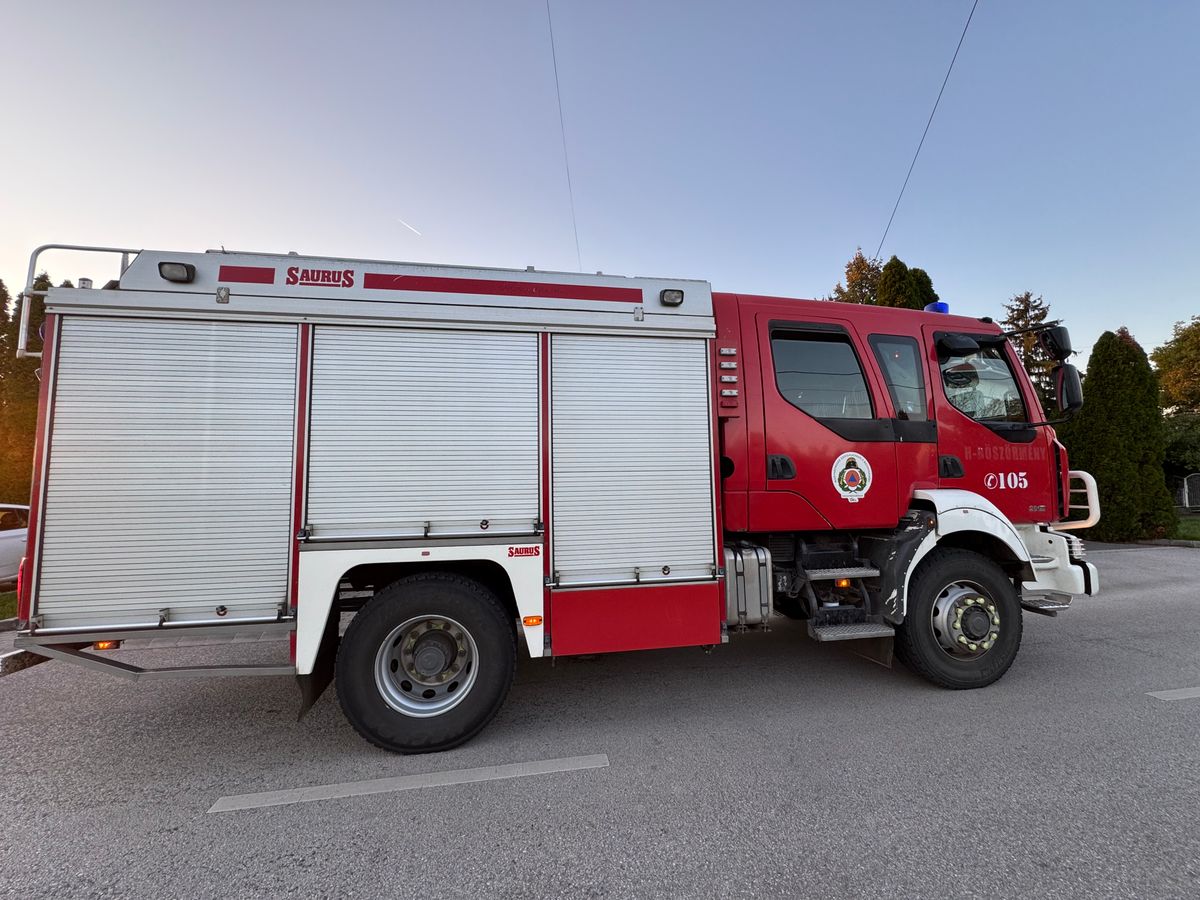 Tűzoltók vonultak egy hajdúszoboszlói hotelhez