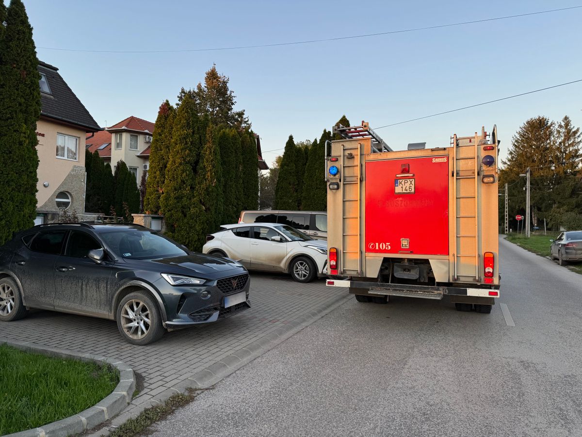 Tűzoltók vonultak egy hajdúszoboszlói hotelhez