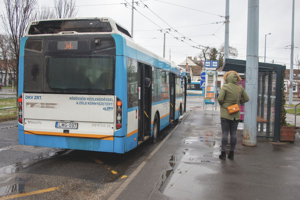 Buszok és trolik menetrendjén is változtat a DKV